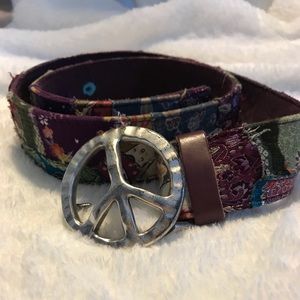 EUC lucky brand peace sign belt